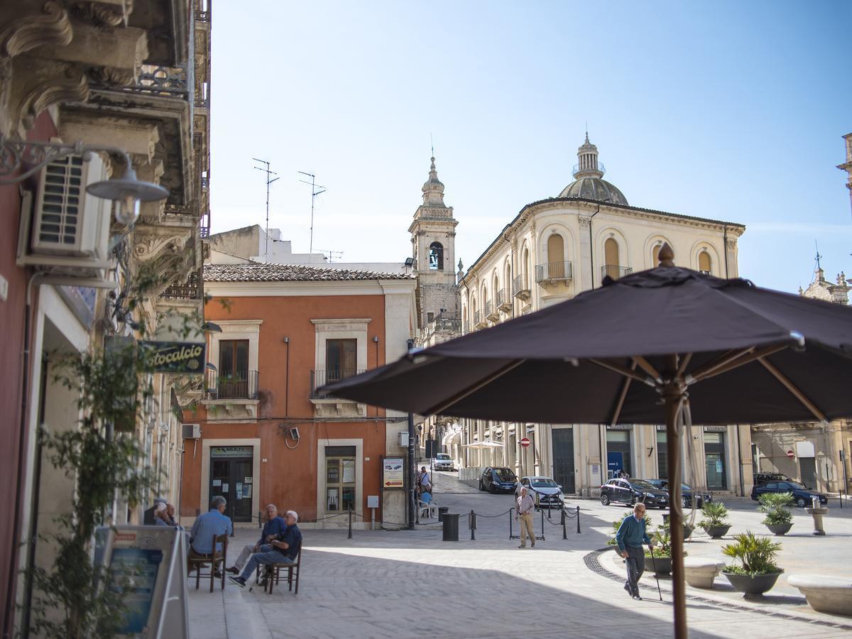 Palazzo Melfi Hotel Comiso Exterior photo
