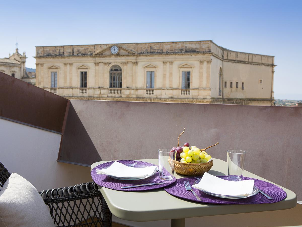 Palazzo Melfi Hotel Comiso Exterior photo